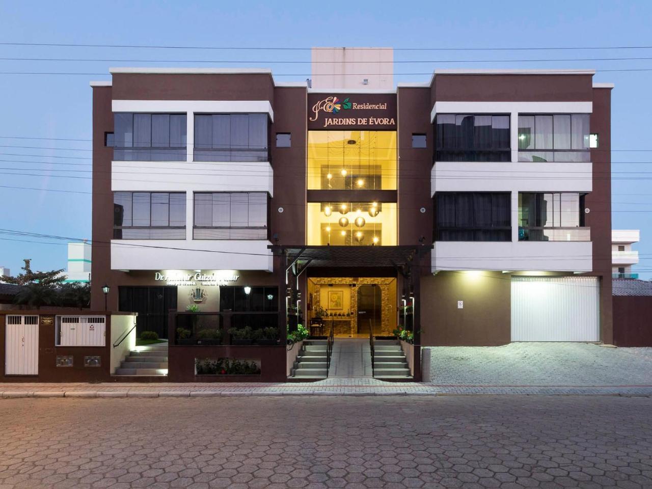 Apartamento Econômico Para 4 Pessoas em Bombinhas Exterior foto